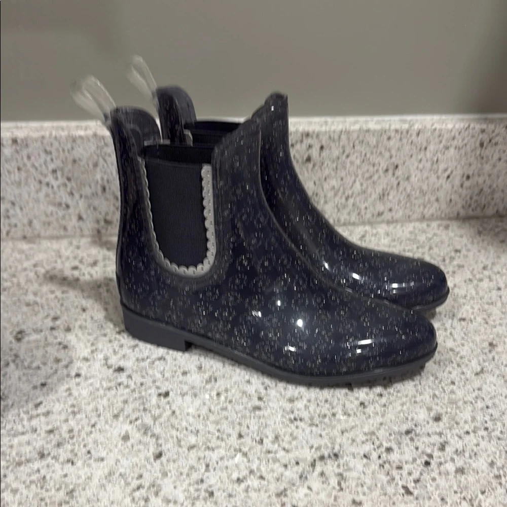 Jack Rogers step out